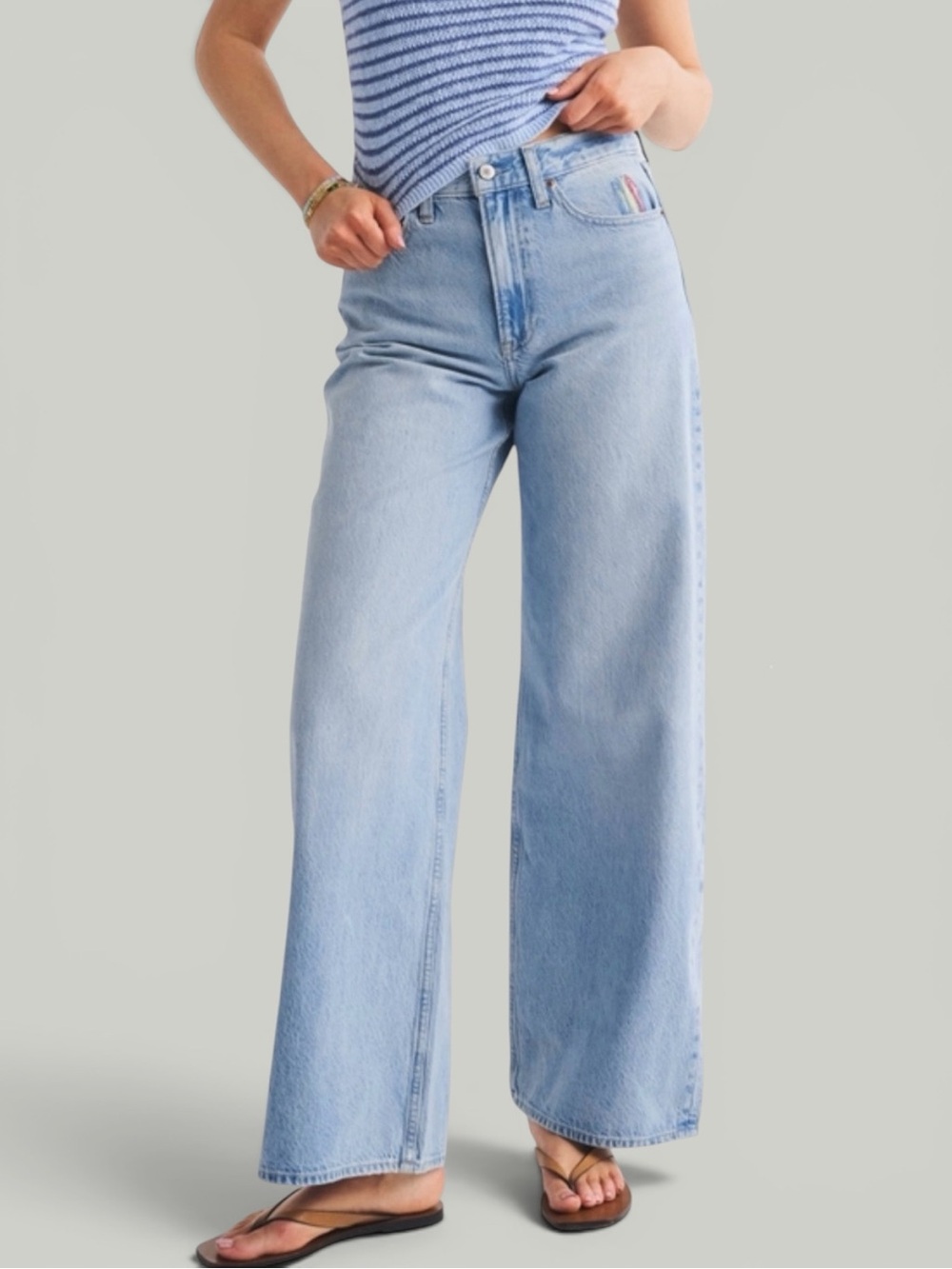 Abercrombie & Fitch Light Blue Denim High-Rise Wide Leg Jeans Size 27L NWT